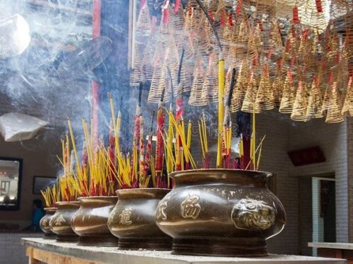 Mơ thấy bát nhang là điềm gì, đánh con đề nào vào bờ?