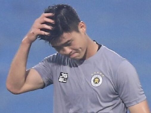 Bóng đá Việt Nam 30/12: Đình Trọng thừa nhận lạc nhịp với Duy Mạnh