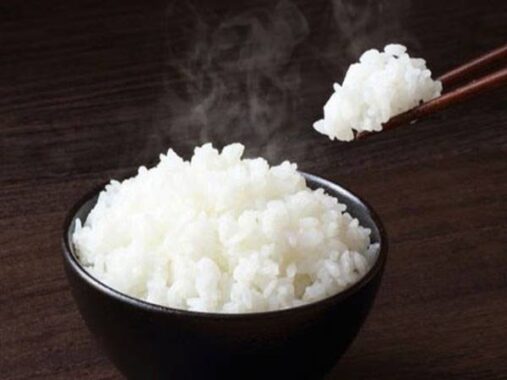 Nằm mơ thấy ăn cơm là điềm tốt hay xấu ? Đánh số mấy chắc trúng ?