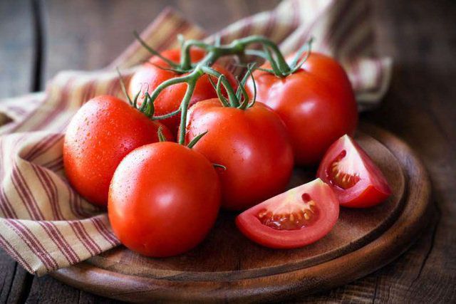 100g cà chua chứa bao nhiêu calo? Tập Gym có nên ăn?